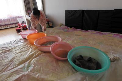 南涧楼上漏水，住户失联，小区没物管，业主维权难！律师来支招……